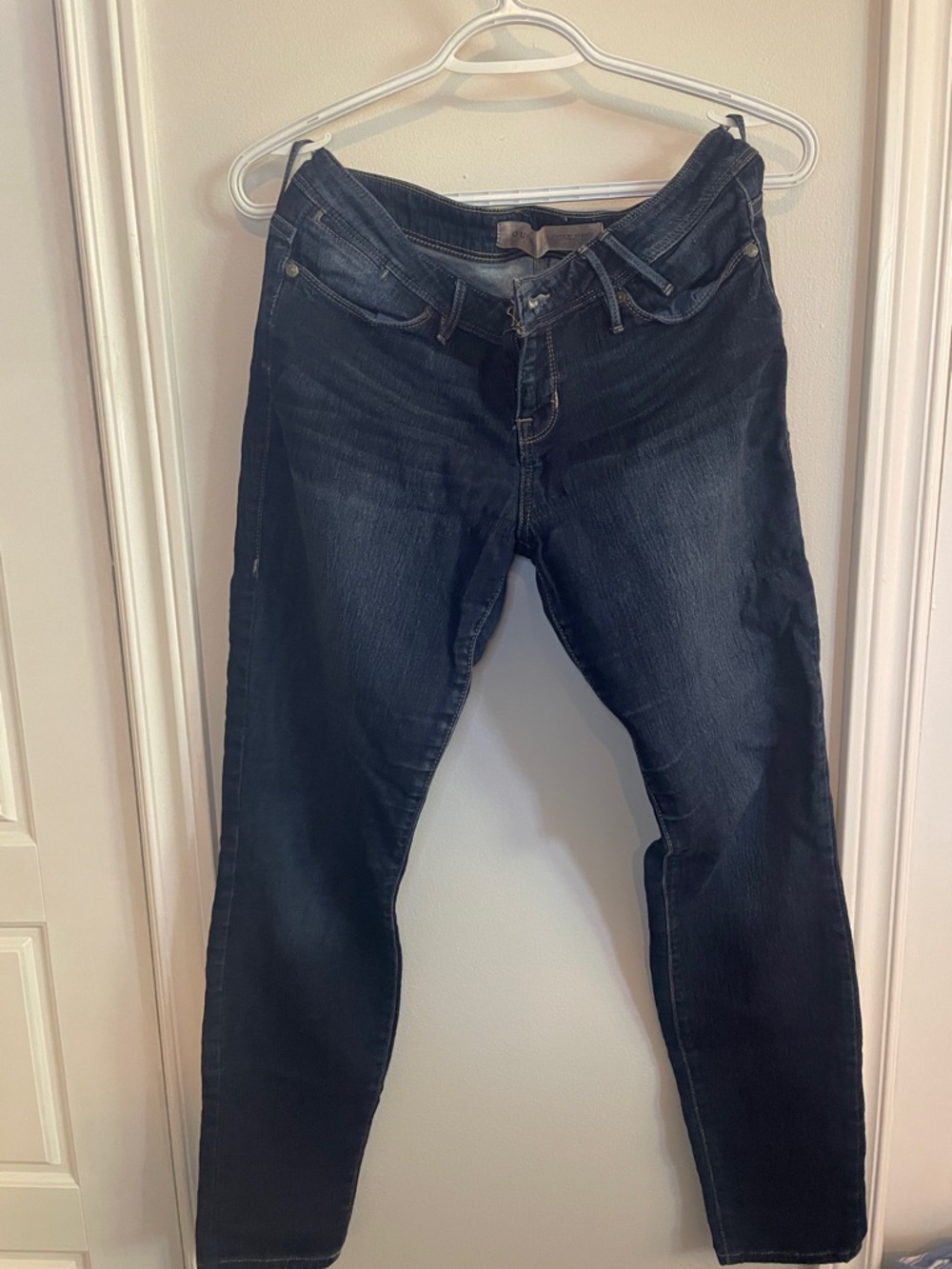 Dark wash Guess low rise Women's Slim Straight Jeans